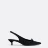 Absatzschuhe mit Kitten-Heel und Cut-Out-Details Absatzschuhe mit Kitten-Heel und Cut-Out-Details