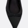 Absatzschuhe mit Kitten-Heel und Cut-Out-Details Absatzschuhe mit Kitten-Heel und Cut-Out-Details