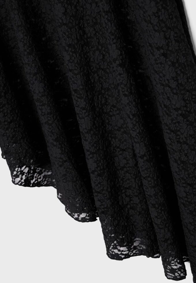 Asymmetrischer Midi-Rock aus Spitze Asymmetrischer Midi-Rock aus Spitze