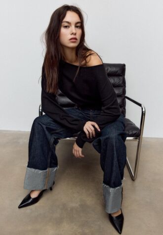 Asymmetrischer Strickpullover
