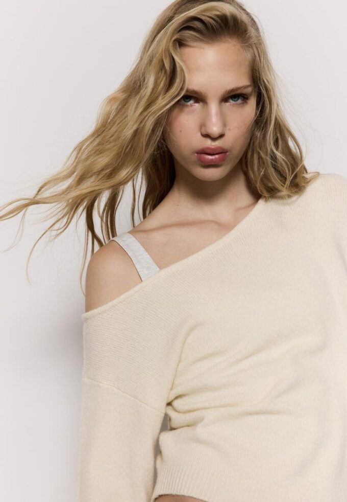 Asymmetrischer Strickpullover Asymmetrischer Strickpullover