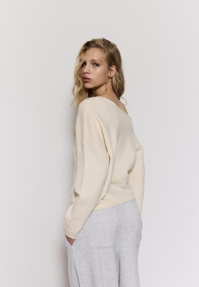 Asymmetrischer Strickpullover Asymmetrischer Strickpullover