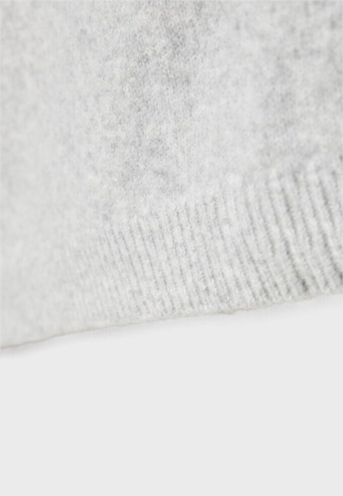 Asymmetrischer Strickpullover