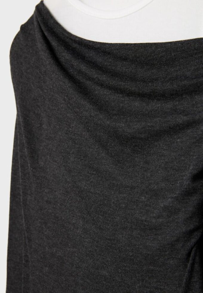 Asymmetrisches Doppel-T-Shirt Asymmetrisches Doppel-T-Shirt