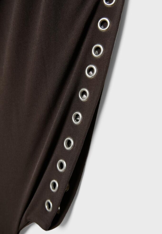 Asymmetrisches, ärmelloses Oberteil mit Nieten-Detail