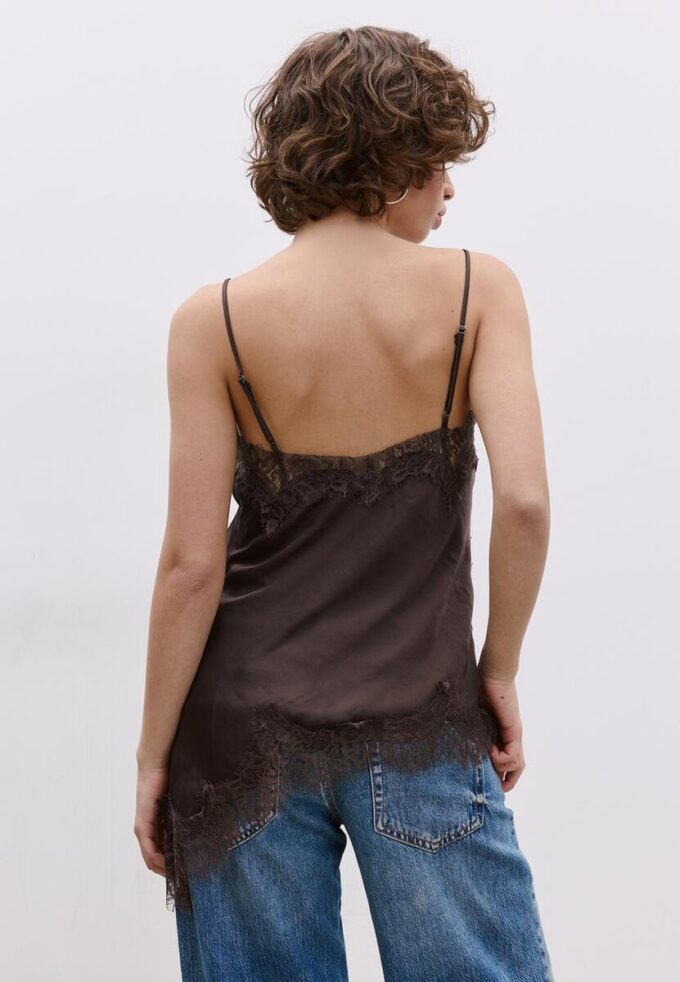 Asymmetrisches Spitzen-Oberteil mit Trägern Asymmetrisches Spitzen-Oberteil mit Trägern