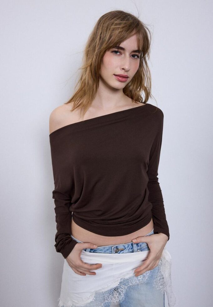 Asymmetrisches T-Shirt aus Modal Asymmetrisches T-Shirt aus Modal