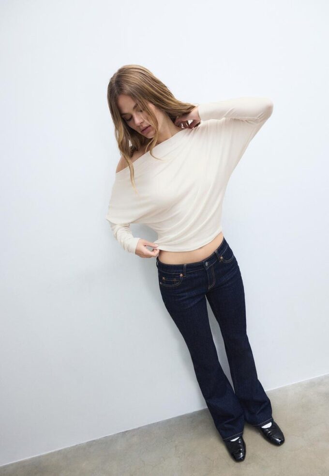 Asymmetrisches T-Shirt aus Modal Asymmetrisches T-Shirt aus Modal