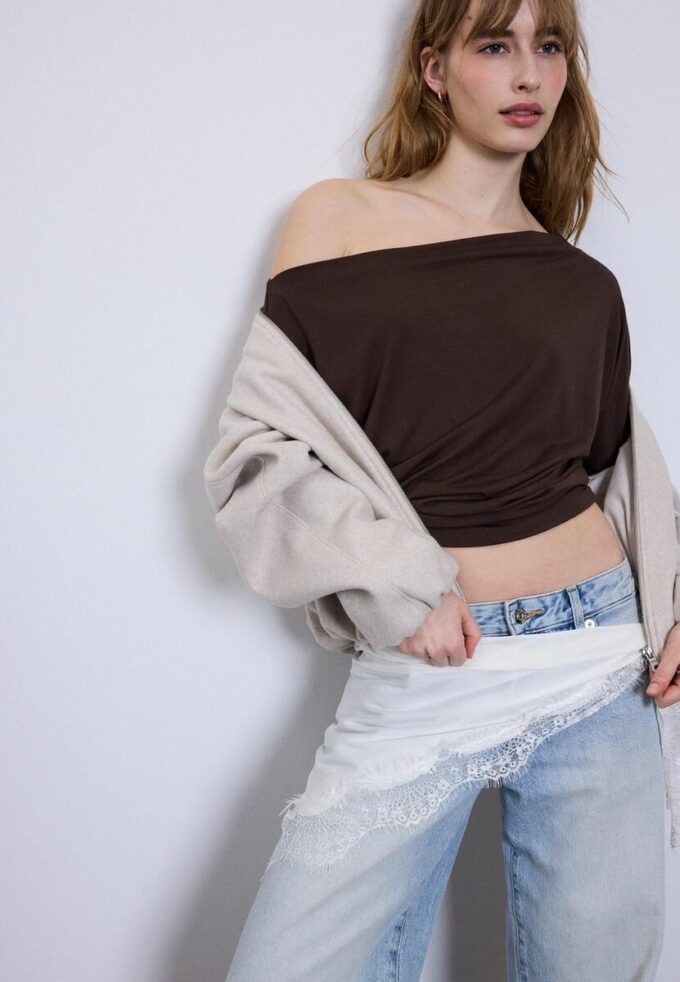 Asymmetrisches T-Shirt aus Modal Asymmetrisches T-Shirt aus Modal