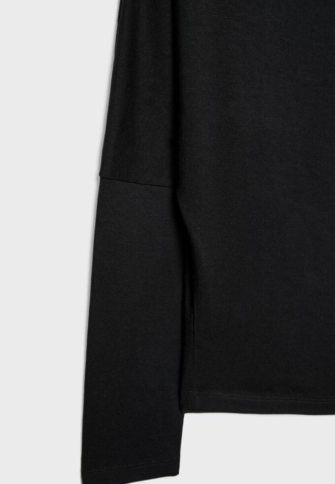 Asymmetrisches T-Shirt aus Modal Asymmetrisches T-Shirt aus Modal