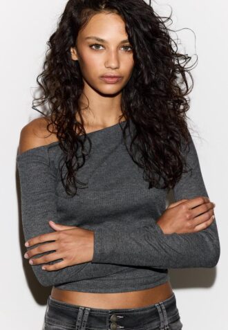 Asymmetrisches T-Shirt mit gerafftem Detail