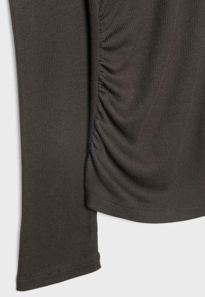 Asymmetrisches T-Shirt mit gerafftem Detail