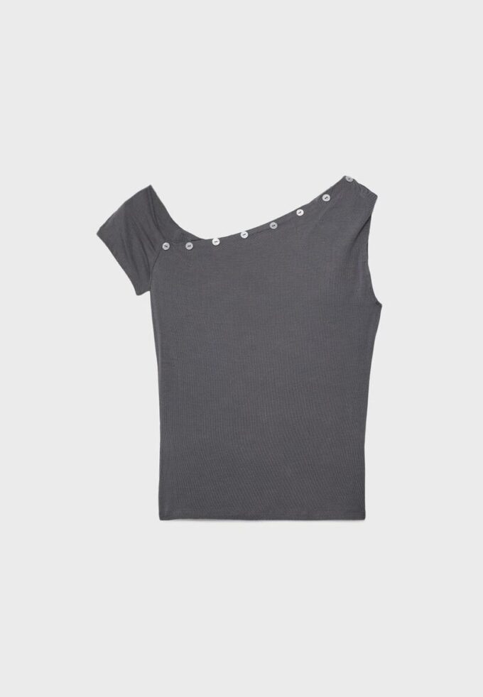 Asymmetrisches T-Shirt mit Knöpfen