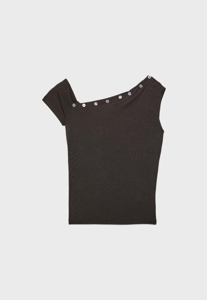 Asymmetrisches T-Shirt mit Knöpfen