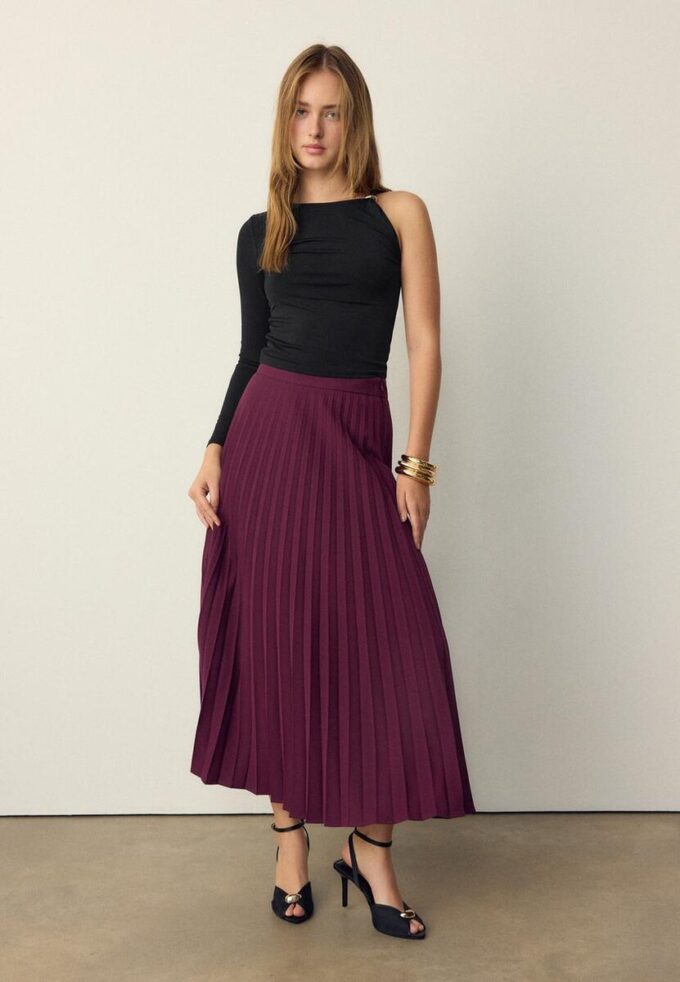 Asymmetrisches T-Shirt mit Metallschnalle