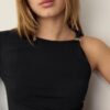 Asymmetrisches T-Shirt mit Metallschnalle