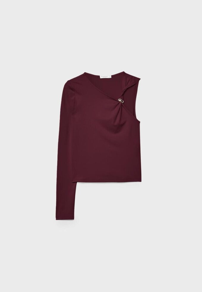 Asymmetrisches T-Shirt mit Metallschnalle