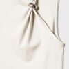 Asymmetrisches T-Shirt mit Metallschnalle