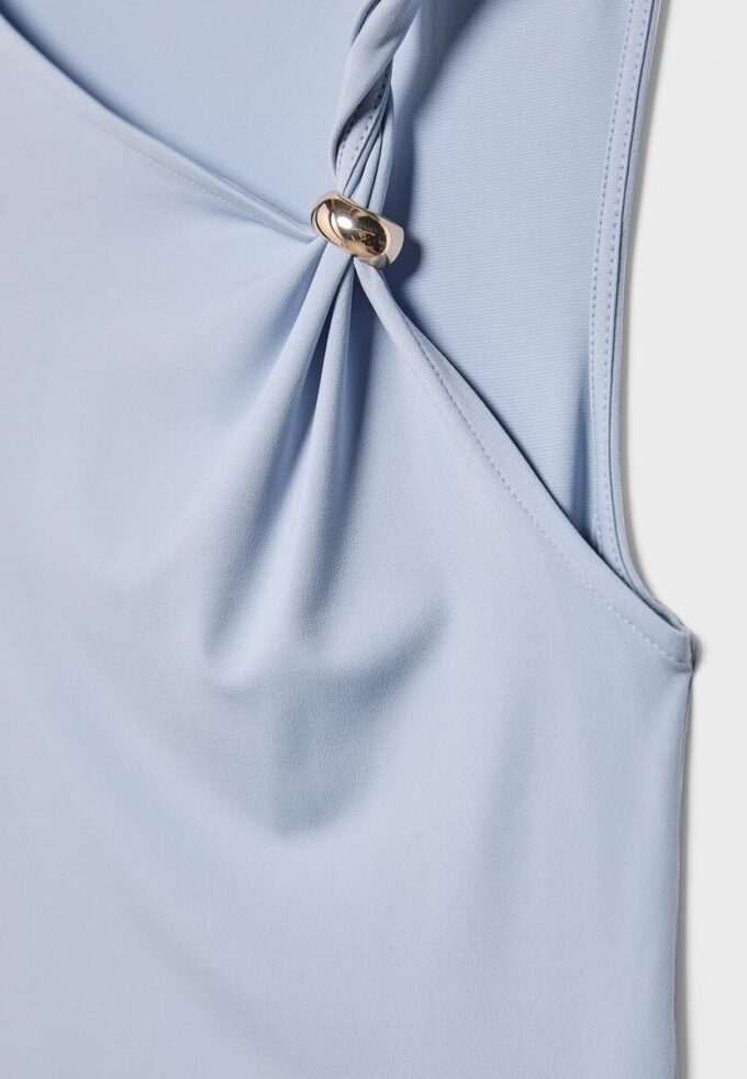 Asymmetrisches T-Shirt mit Metallschnalle