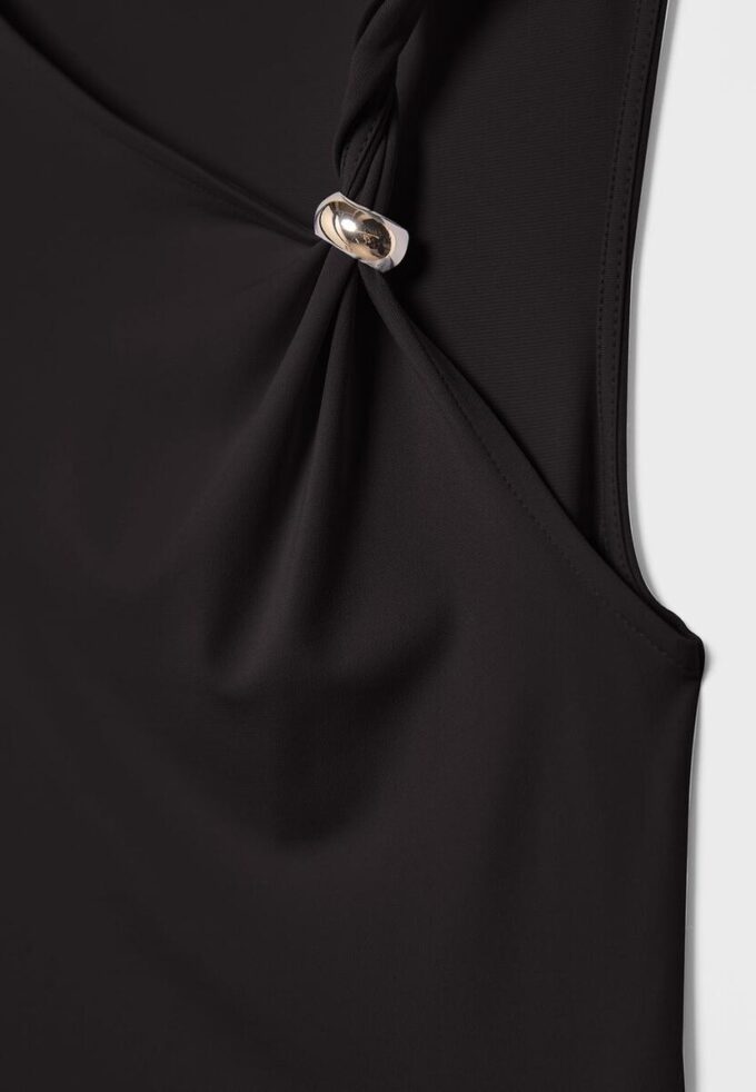 Asymmetrisches T-Shirt mit Metallschnalle