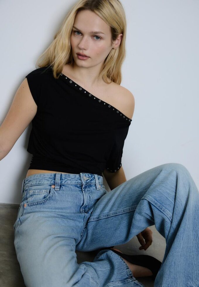 Asymmetrisches T-Shirt mit Nieten