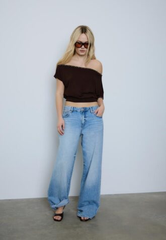 Asymmetrisches T-Shirt mit Nieten