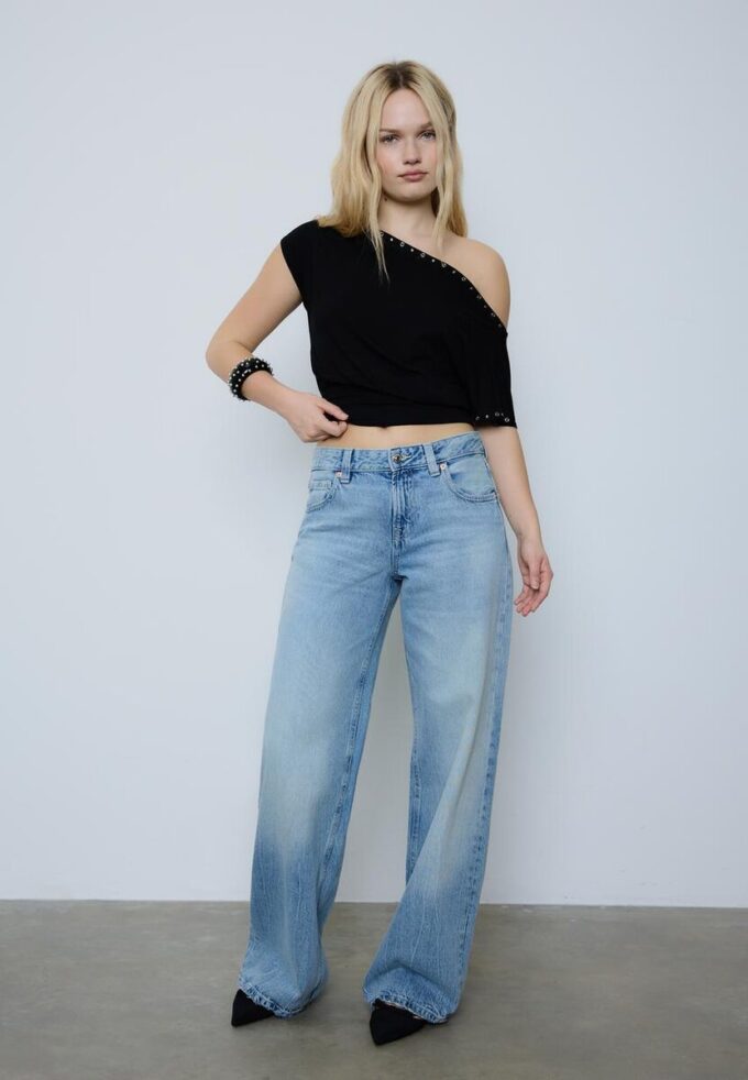 Asymmetrisches T-Shirt mit Nieten