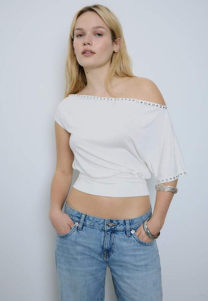Asymmetrisches T-Shirt mit Nieten