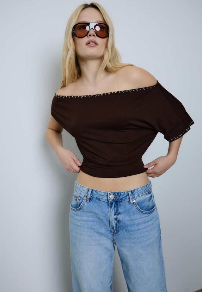 Asymmetrisches T-Shirt mit Nieten