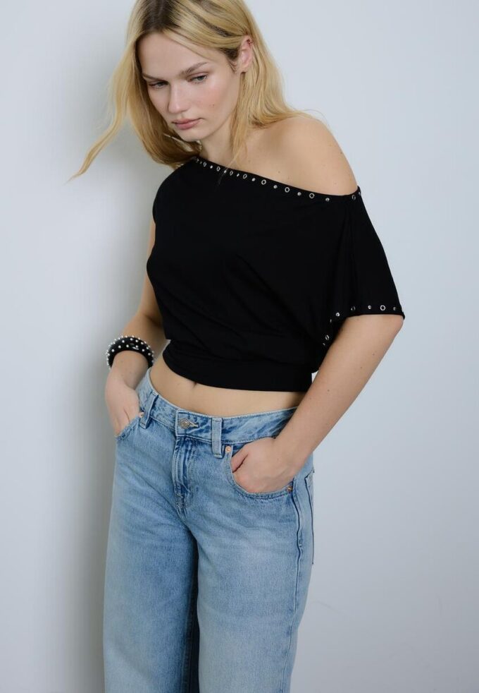 Asymmetrisches T-Shirt mit Nieten