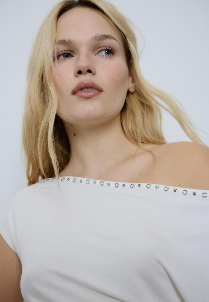 Asymmetrisches T-Shirt mit Nieten