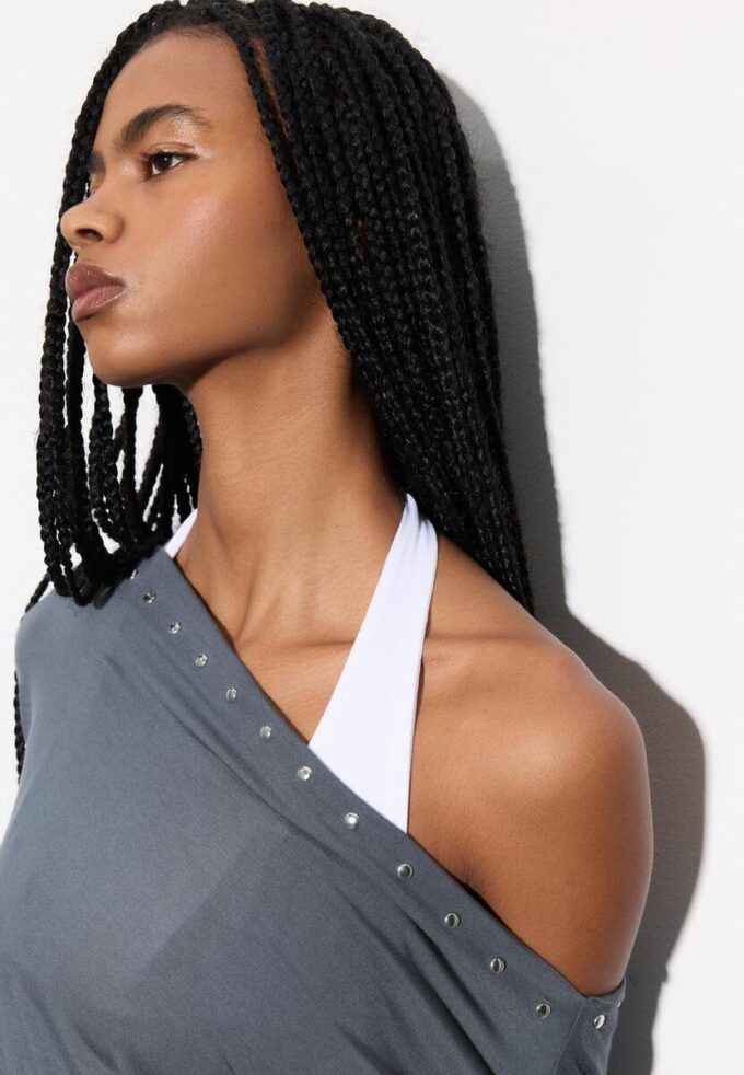 Asymmetrisches T-Shirt mit Nieten