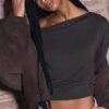 Asymmetrisches T-Shirt mit Nieten