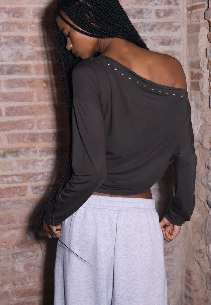 Asymmetrisches T-Shirt mit Nieten