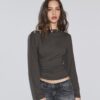 Asymmetrisches T-Shirt mit Ösen