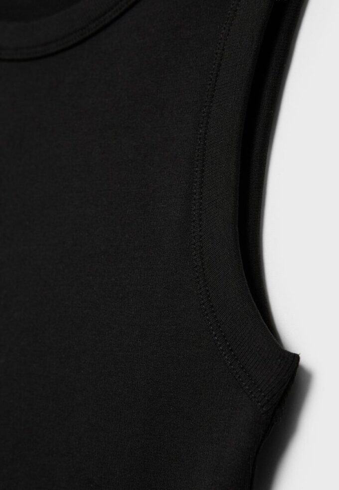 B04 Basics Tailliertes, ärmelloses Oberteil B04 Basics Tailliertes, ärmelloses Oberteil