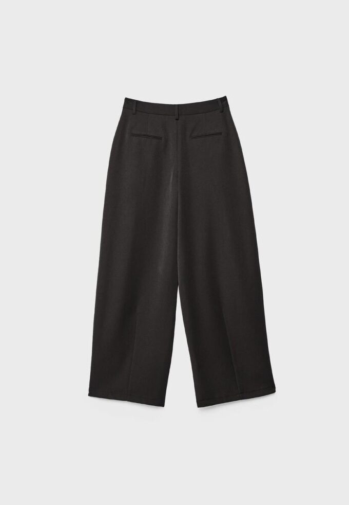 Barrel-Hose im eleganten Stil mit Abnähern Barrel-Hose im eleganten Stil mit Abnähern