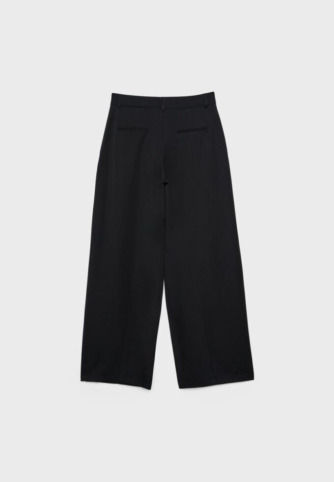 Barrel-Hose im eleganten Stil mit Abnähern Barrel-Hose im eleganten Stil mit Abnähern