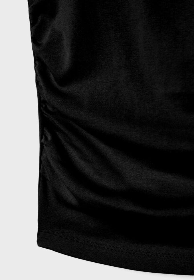 Basics gerafftes, figurbetontes T-Shirt Basics gerafftes, figurbetontes T-Shirt