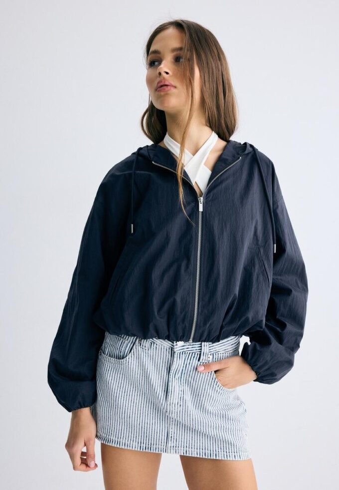 Basics-Kapuzenjacke aus Nylon Basics-Kapuzenjacke aus Nylon
