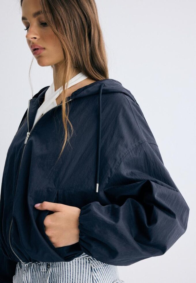 Basics-Kapuzenjacke aus Nylon Basics-Kapuzenjacke aus Nylon