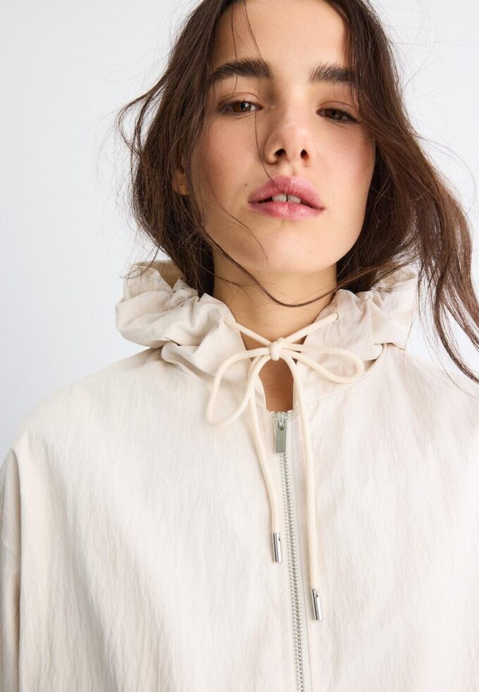 Basics-Kapuzenjacke aus Nylon Basics-Kapuzenjacke aus Nylon