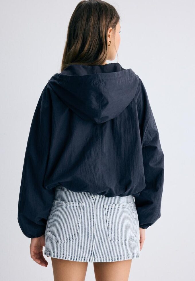 Basics-Kapuzenjacke aus Nylon Basics-Kapuzenjacke aus Nylon