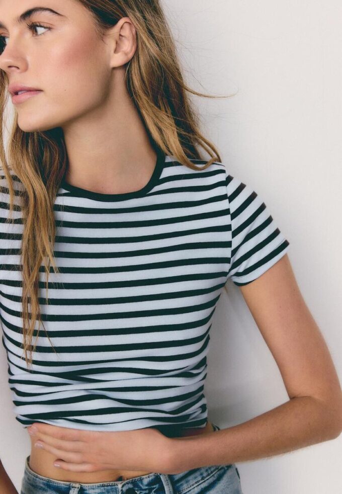Basics Slim Fit gestreiftes T-Shirt Basics Slim Fit gestreiftes T-Shirt