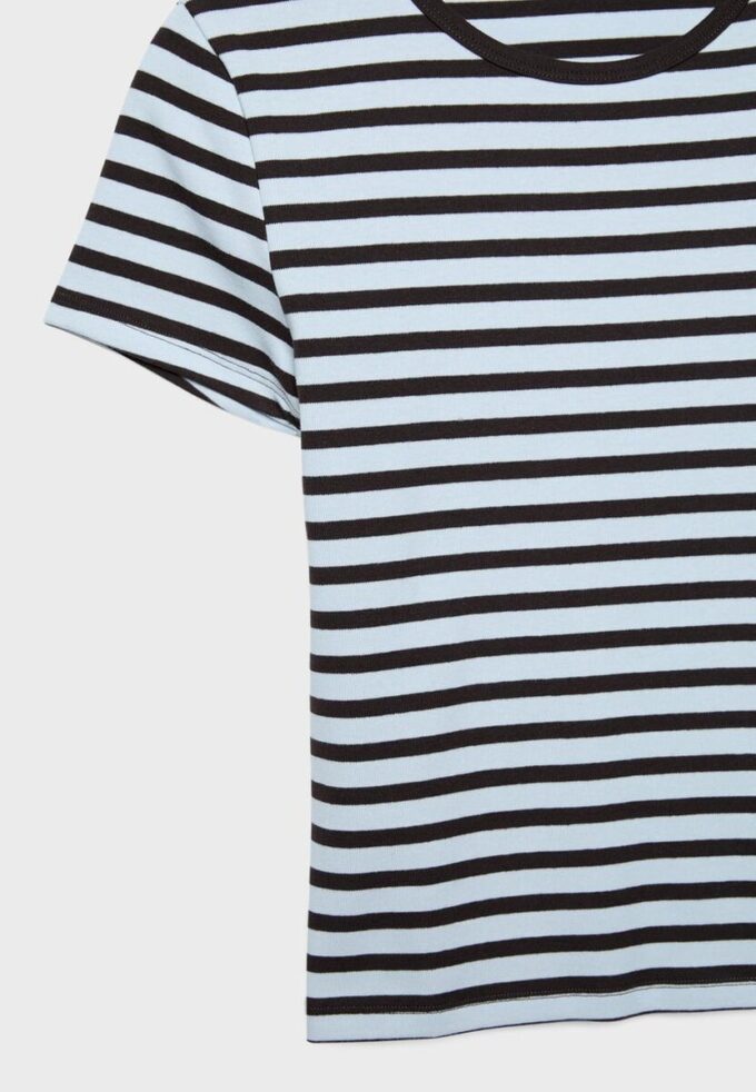 Basics Slim Fit gestreiftes T-Shirt Basics Slim Fit gestreiftes T-Shirt