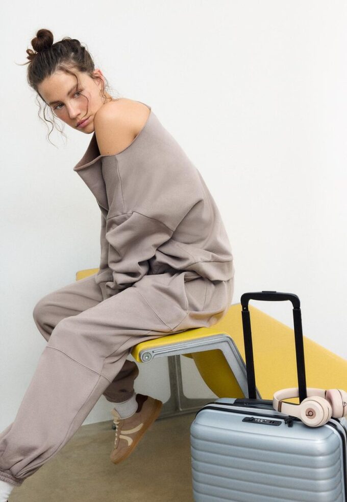 Basics-Sweatshirt mit schulterfreiem Ausschnitt Basics-Sweatshirt mit schulterfreiem Ausschnitt