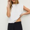 Basics-T-Shirt mit gepolsterten Schultern Basics-T-Shirt mit gepolsterten Schultern