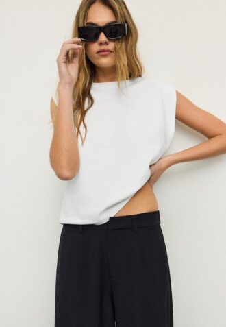 Basics-T-Shirt mit gepolsterten Schultern
