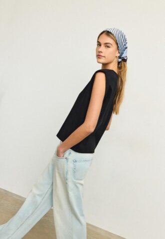Basics-T-Shirt mit gepolsterten Schultern