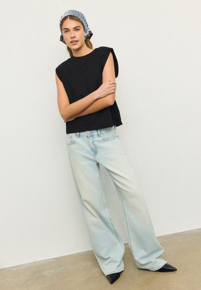 Basics-T-Shirt mit gepolsterten Schultern